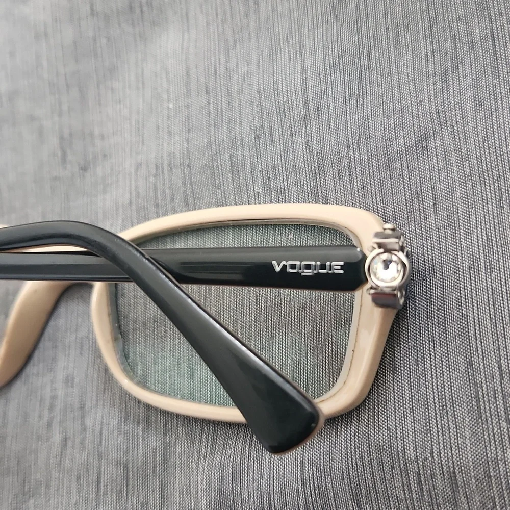 Vogue Black and Tan Glasses With Case